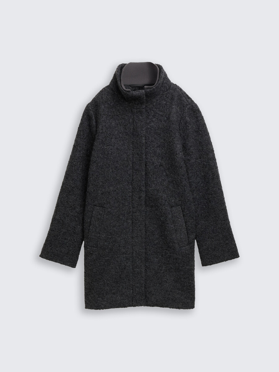 abrigo de lana bouclé con cuello alto