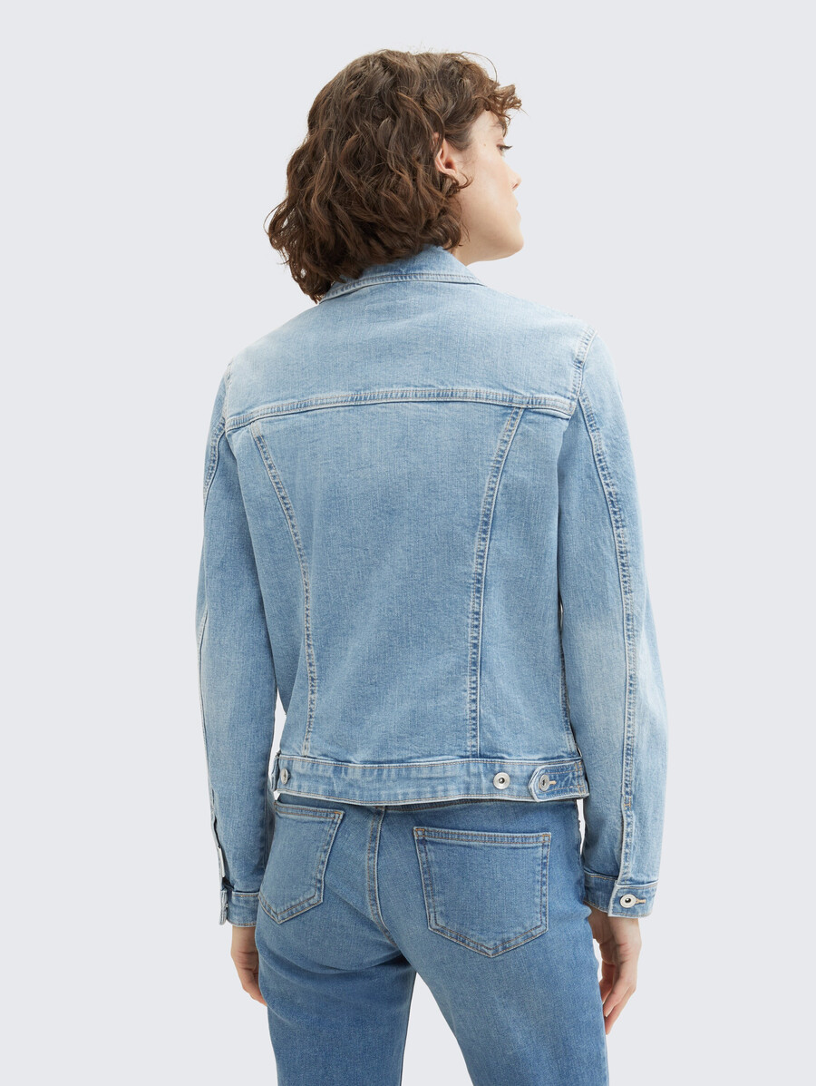 chaqueta vaquera con algodón reciclado