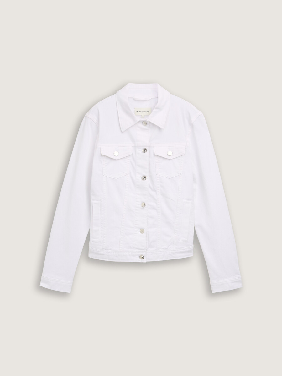 chaqueta vaquera con bolsillos abiertos