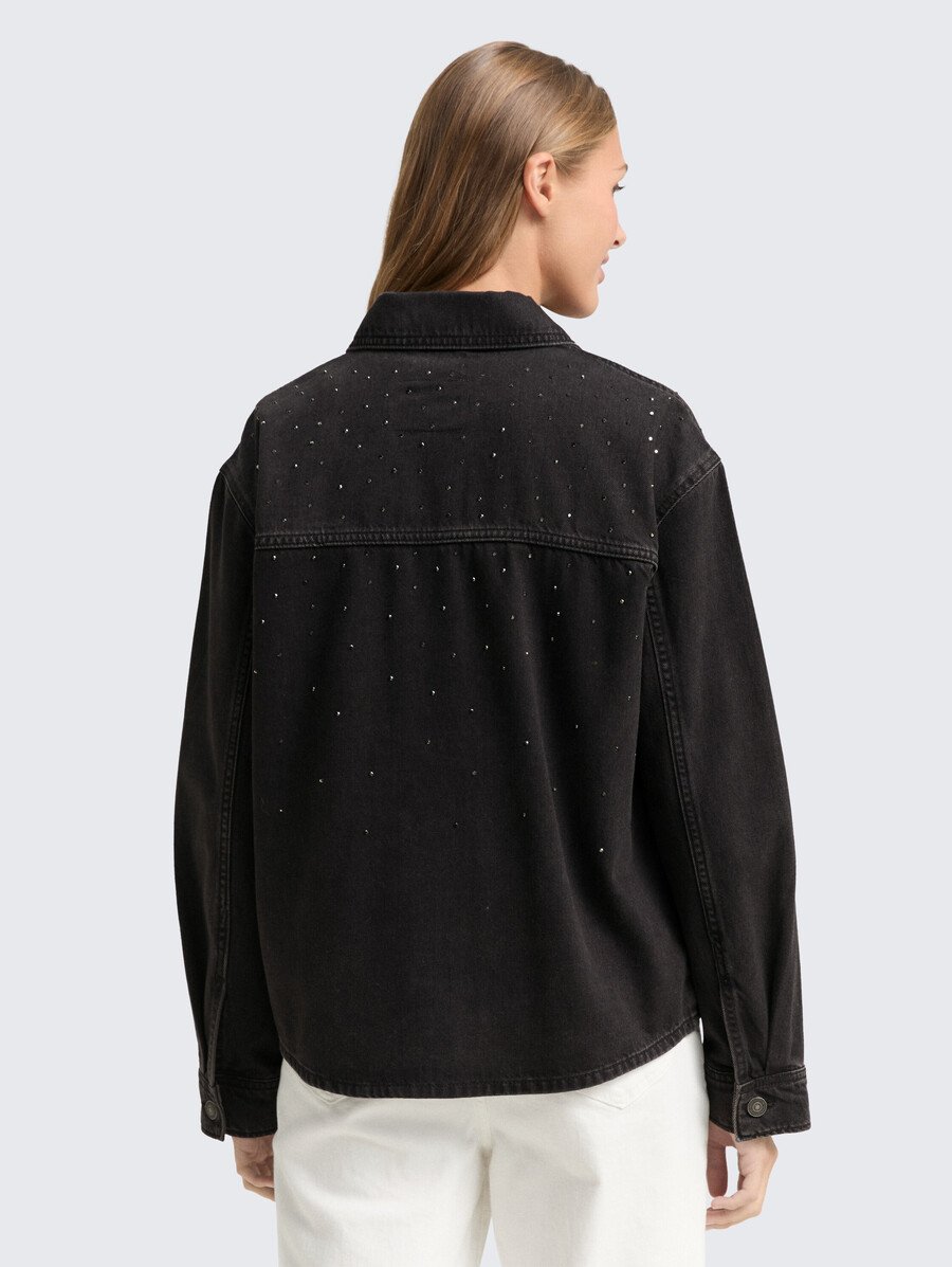 chaqueta vaquera con pedrería
