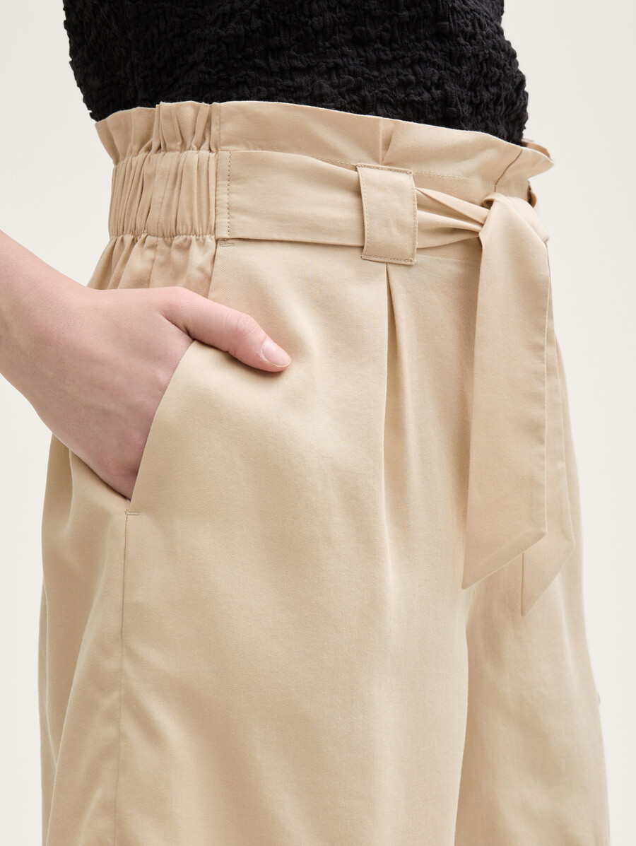 pantalones cortos holgados con diseño de bolsa de papel