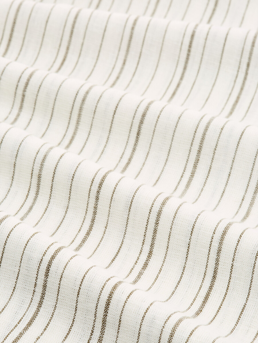 pantalones cortos relajados con contenido de lino