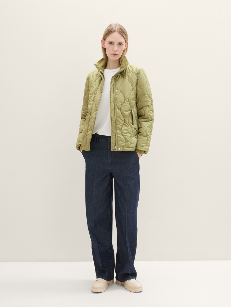 chaqueta fina con capucha
