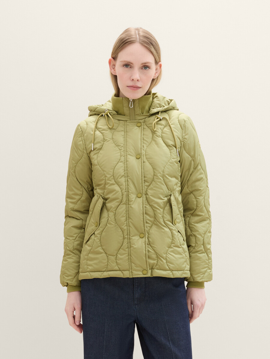 chaqueta fina con capucha