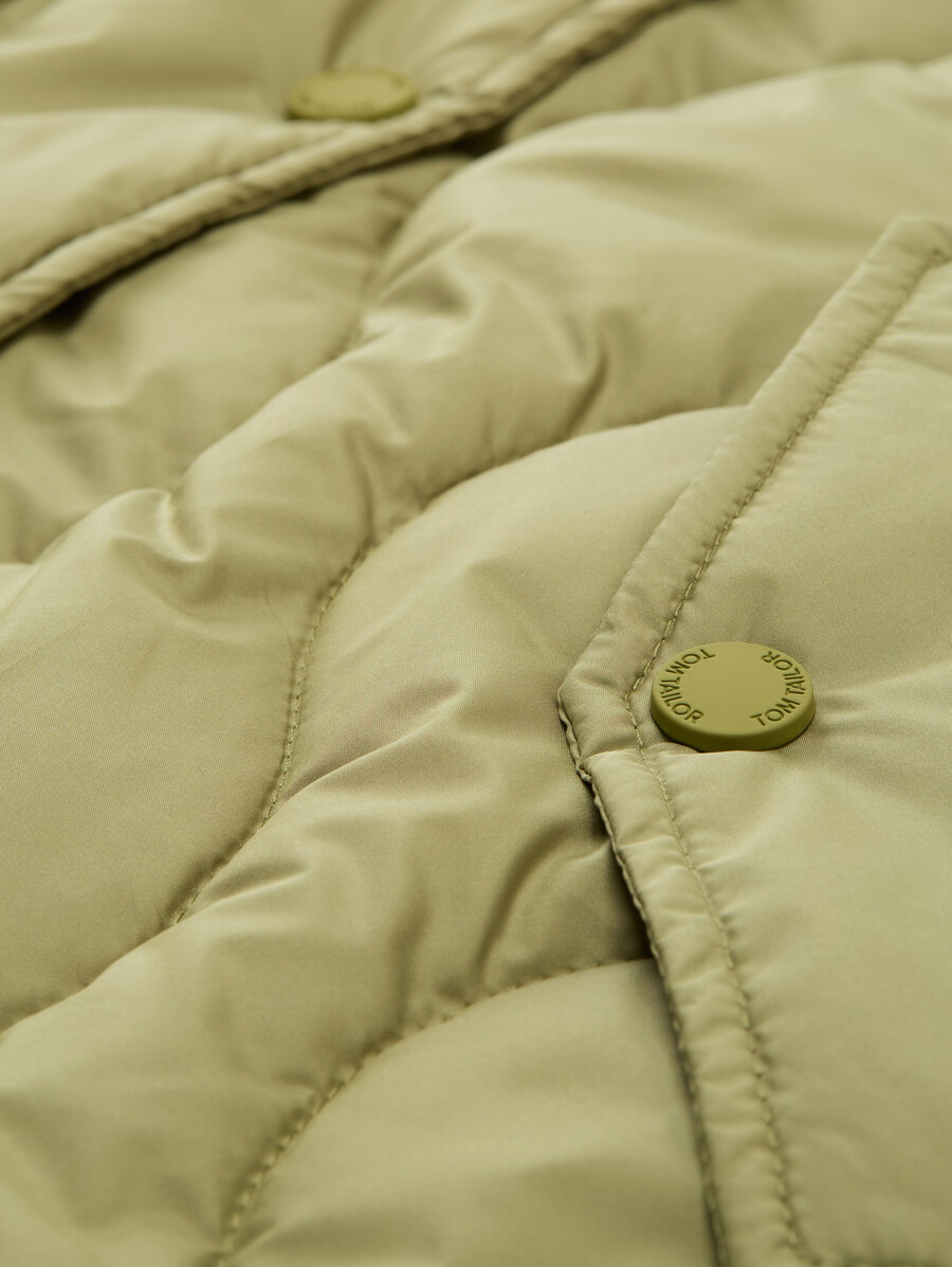 chaqueta fina con capucha