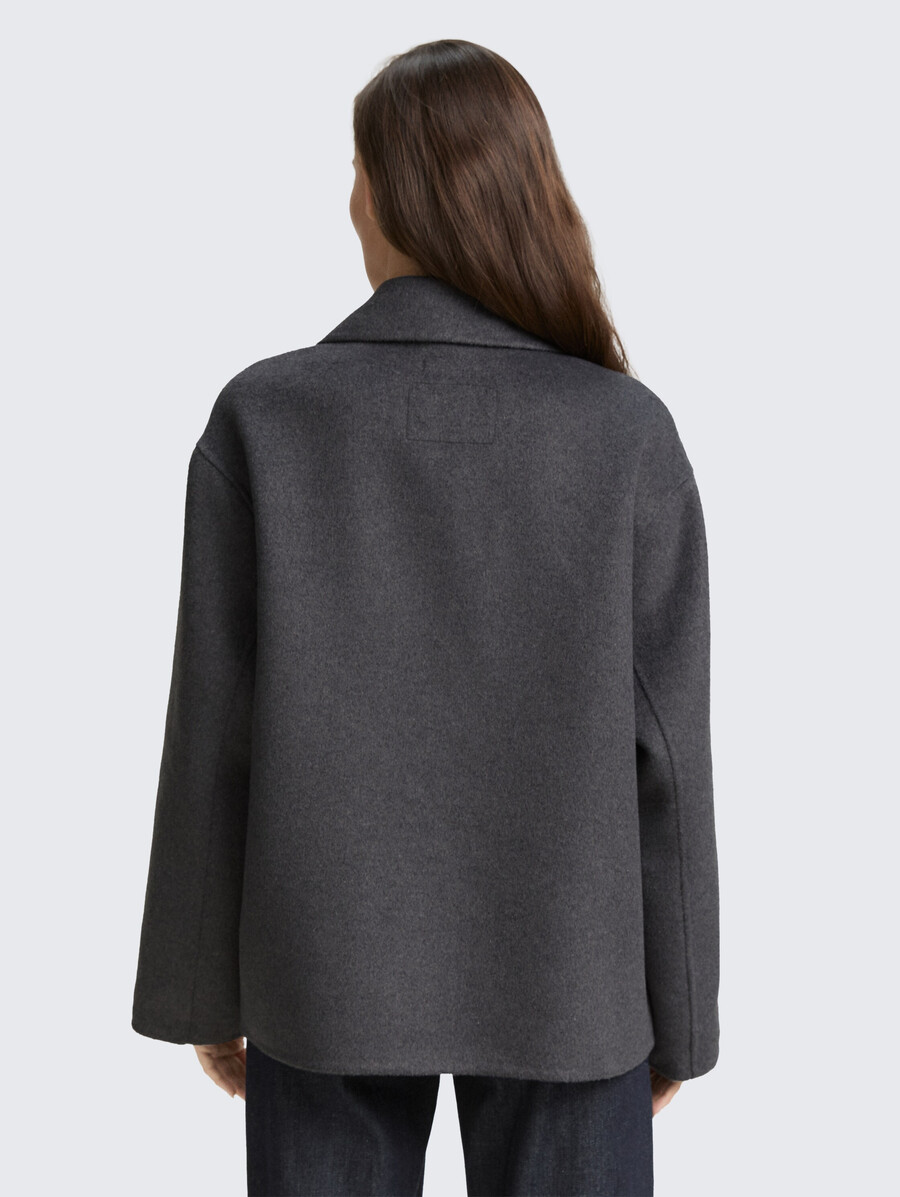 chaqueta tipo cabaña con contenido de lana