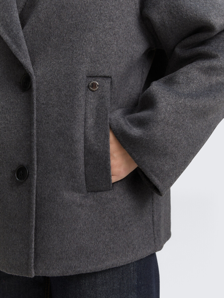 chaqueta tipo cabaña con contenido de lana