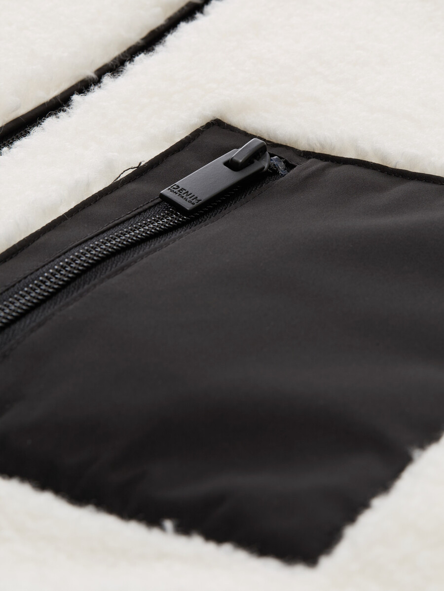 chaqueta de peluche con cuello bomber