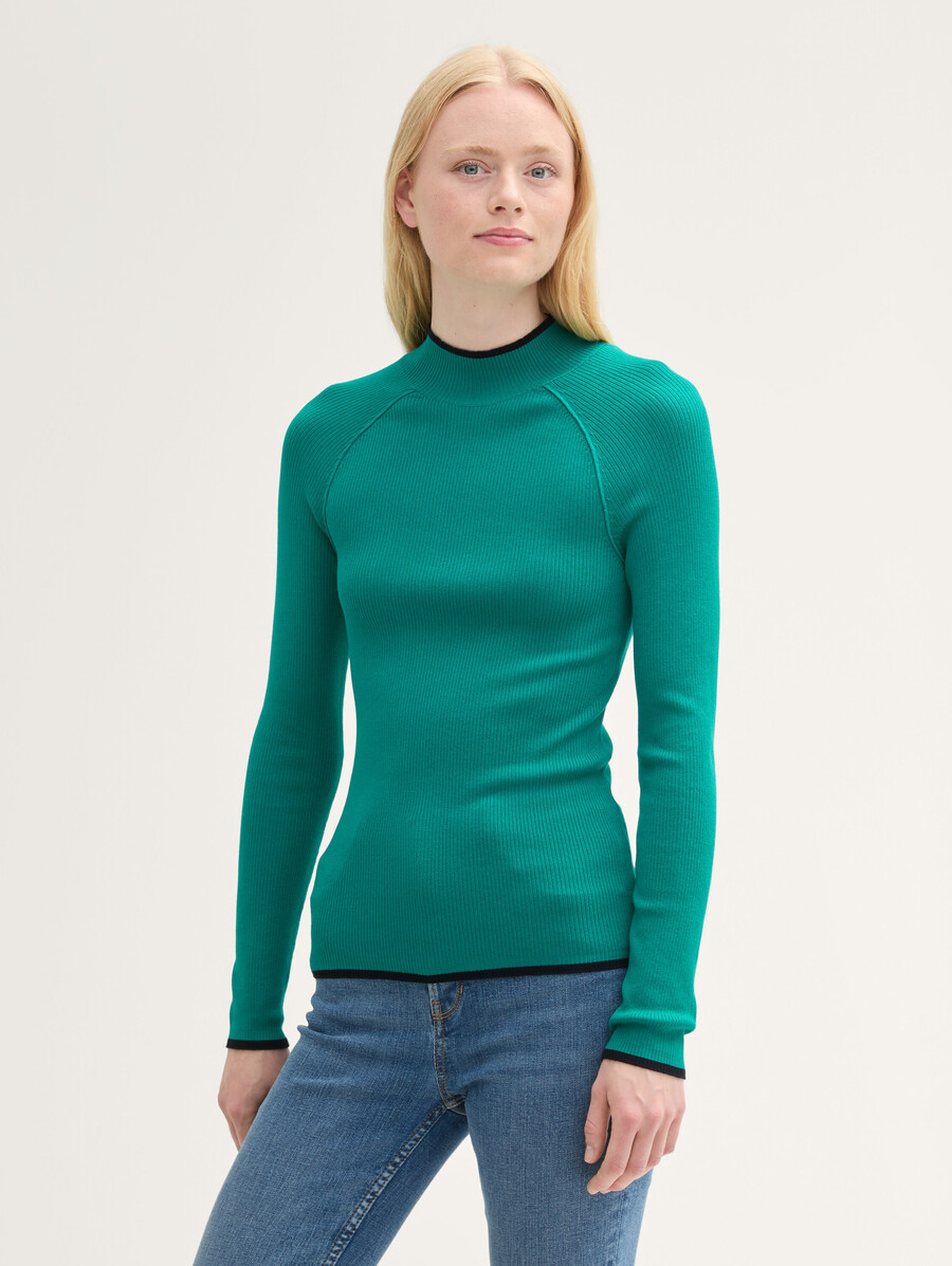 jersey ajustado de canalé con cuello alto