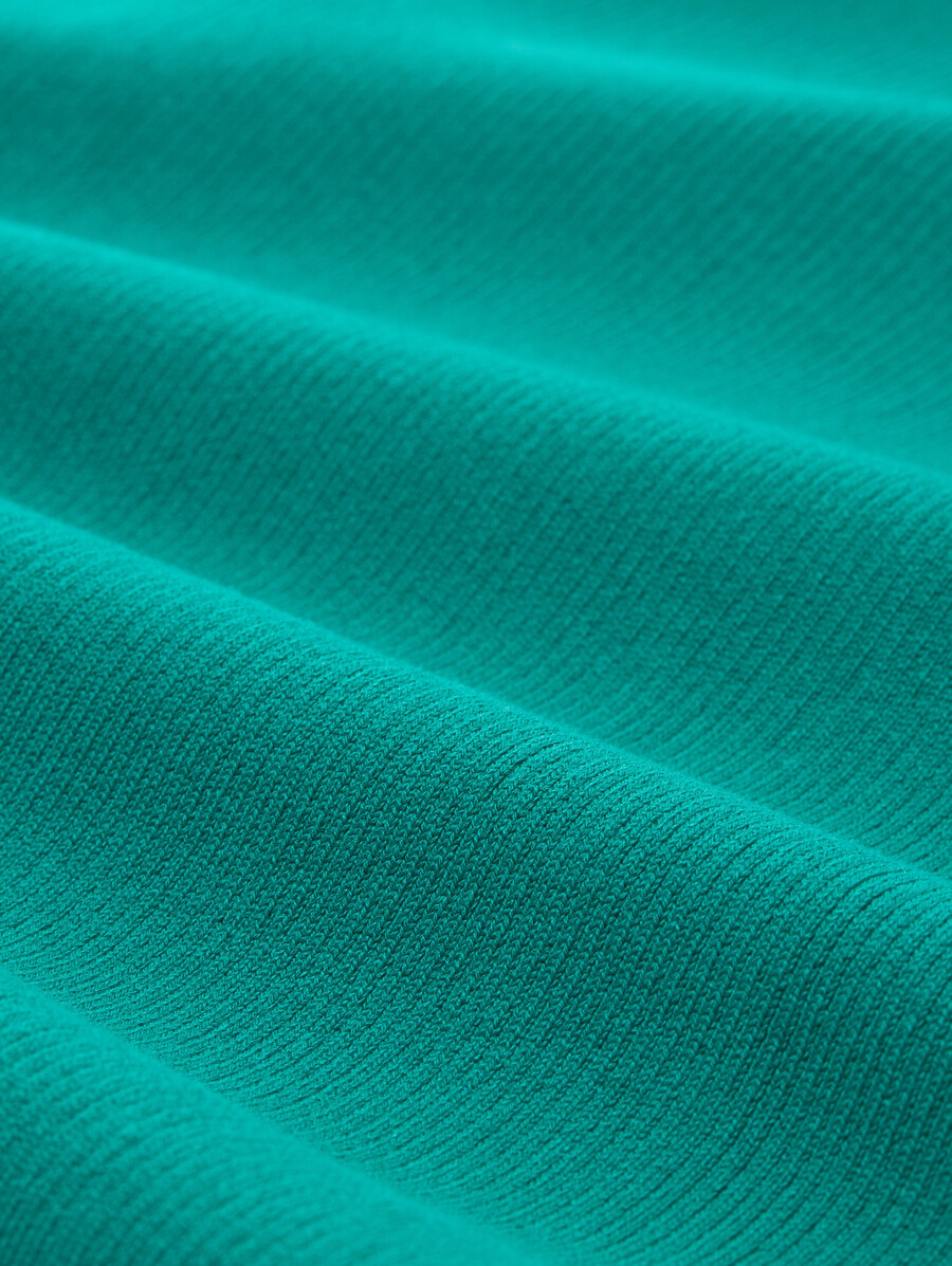 jersey ajustado de canalé con cuello alto