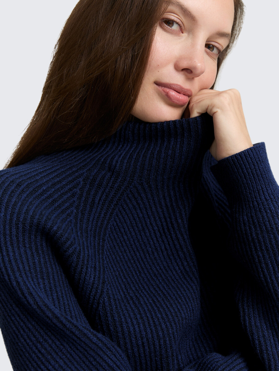 jersey de punto holgado con cuello alto