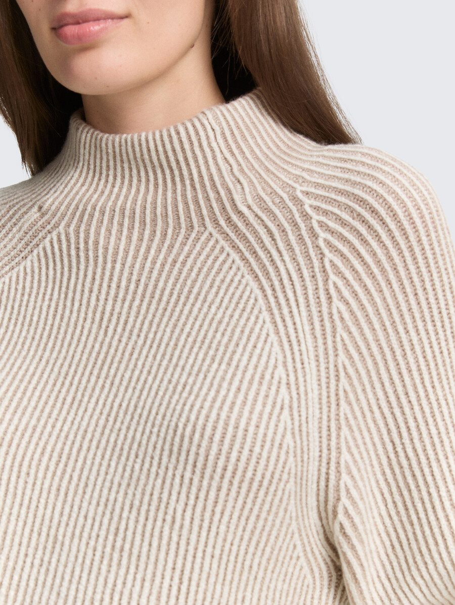 jersey de punto holgado con cuello alto