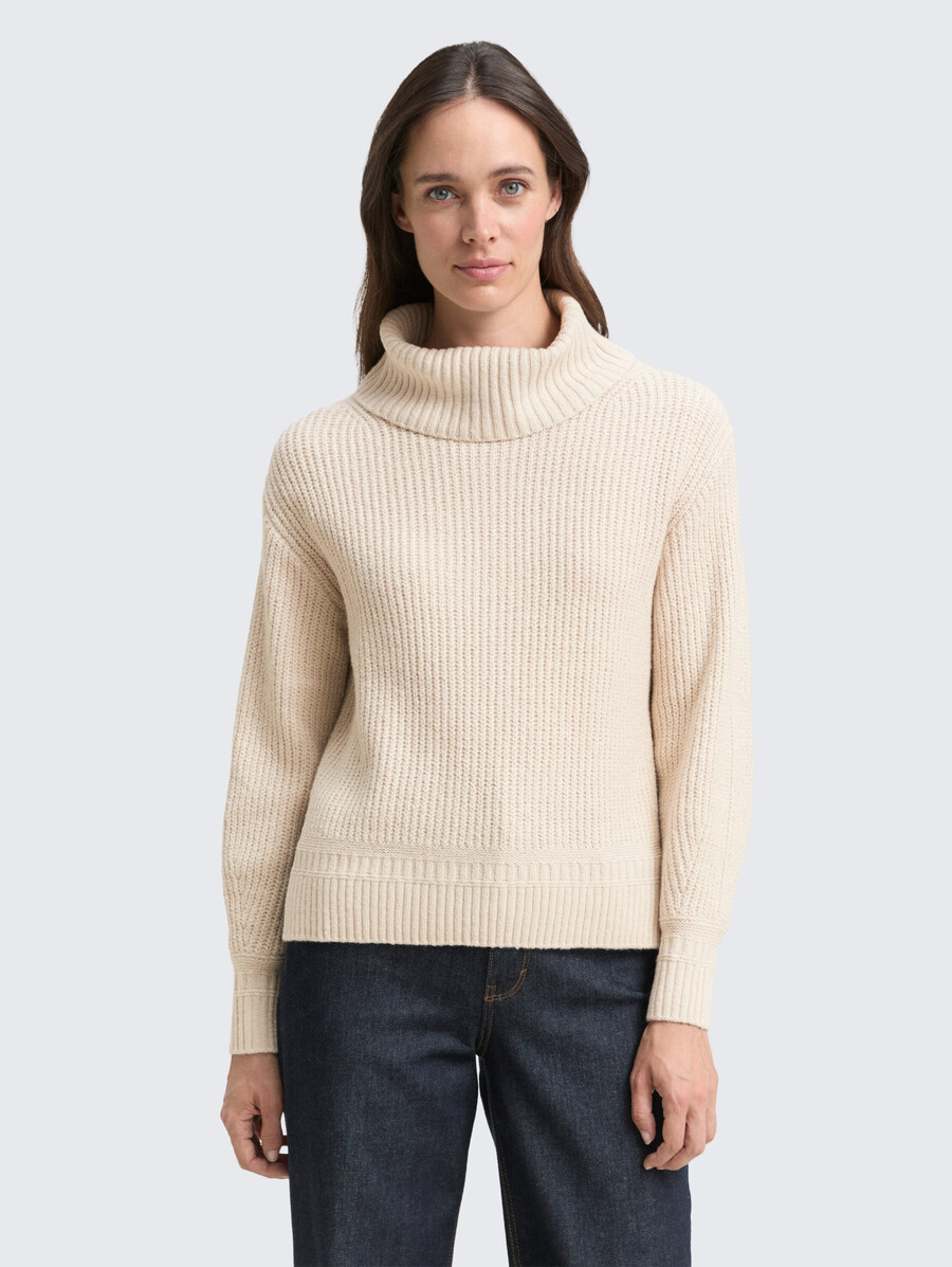 jersey holgado de cuello alto