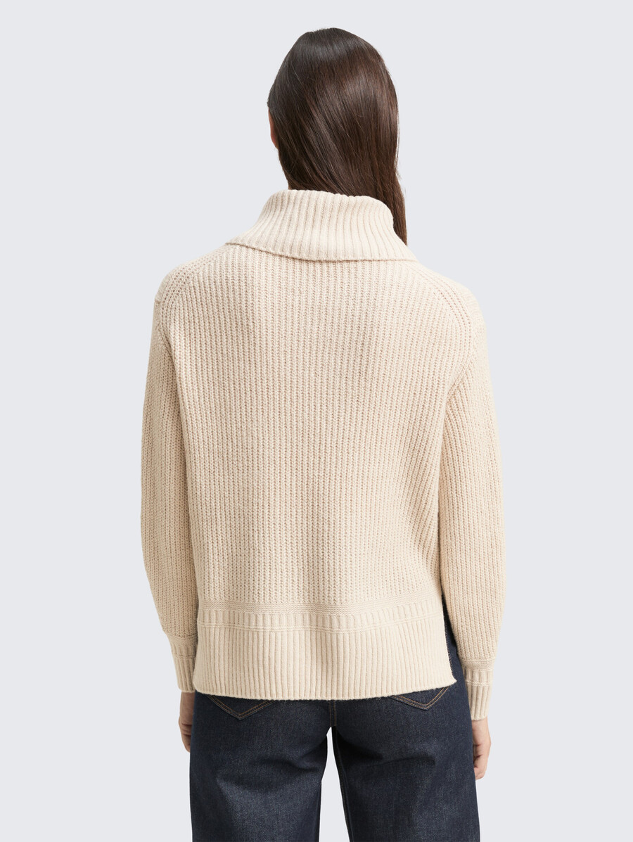 jersey holgado de cuello alto