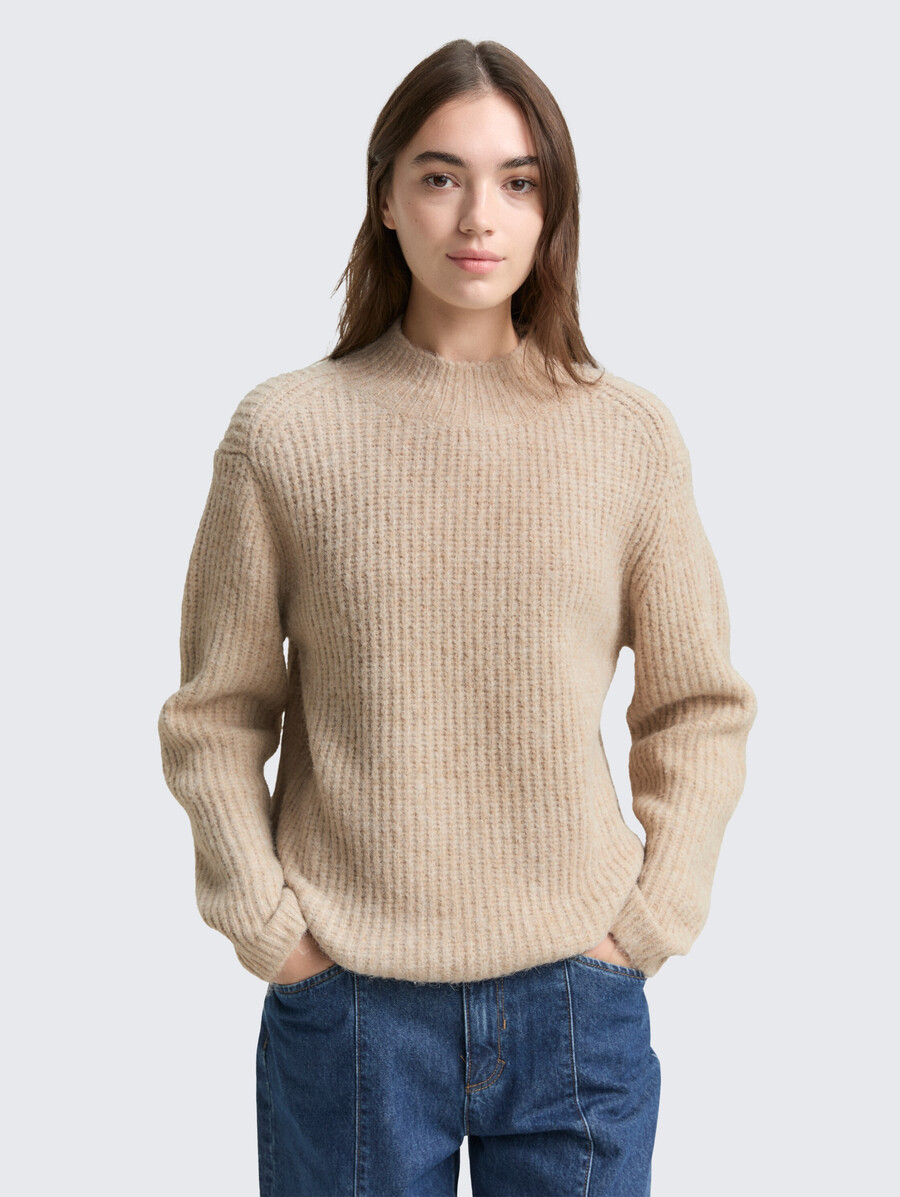 jersey de punto de corte relajado con cuello alto