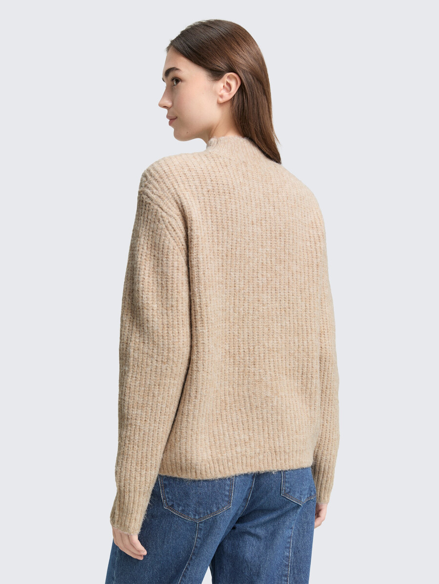 jersey de punto de corte relajado con cuello alto
