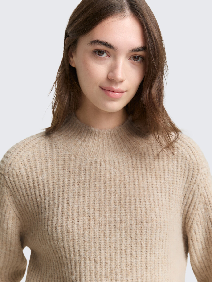 jersey de punto de corte relajado con cuello alto