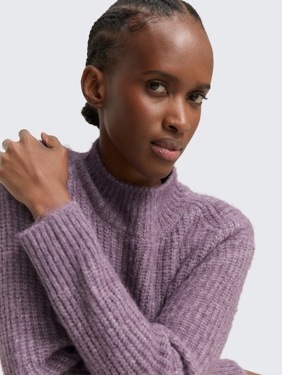 jersey de punto de corte relajado con cuello alto
