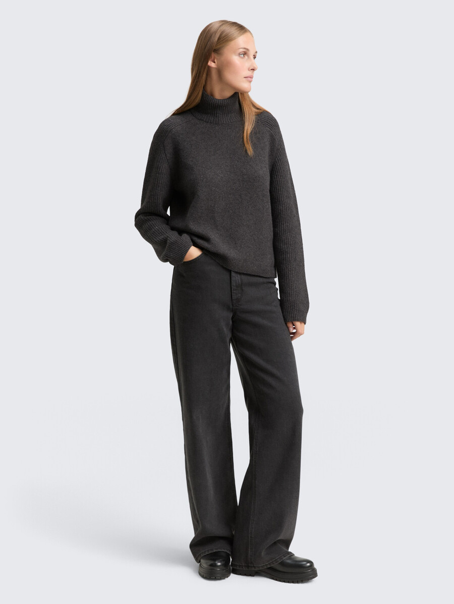 jersey de punto de corte relajado con cuello alto