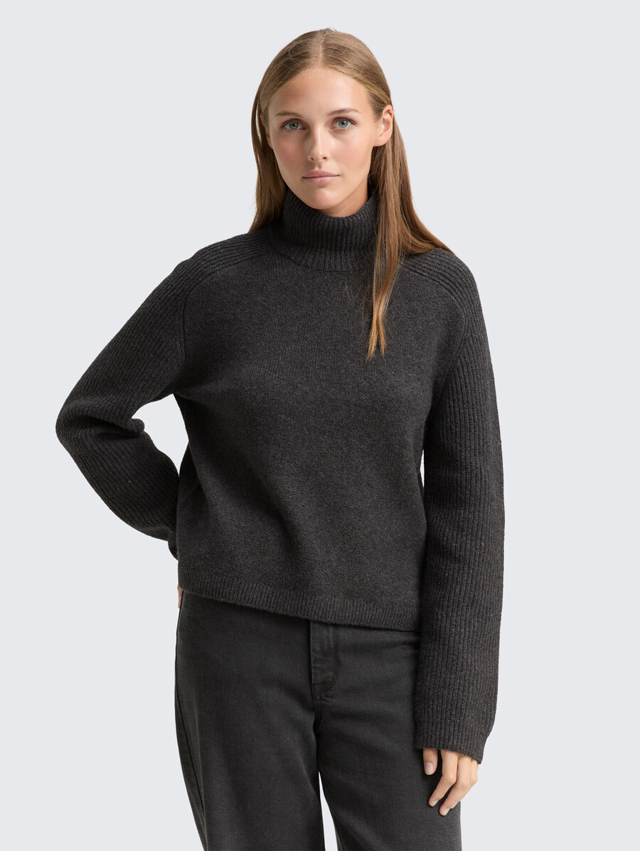 jersey de punto de corte relajado con cuello alto