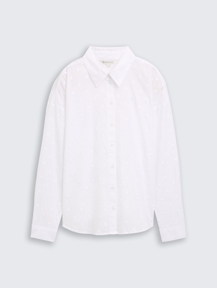 blusa camisera con textura de lunares