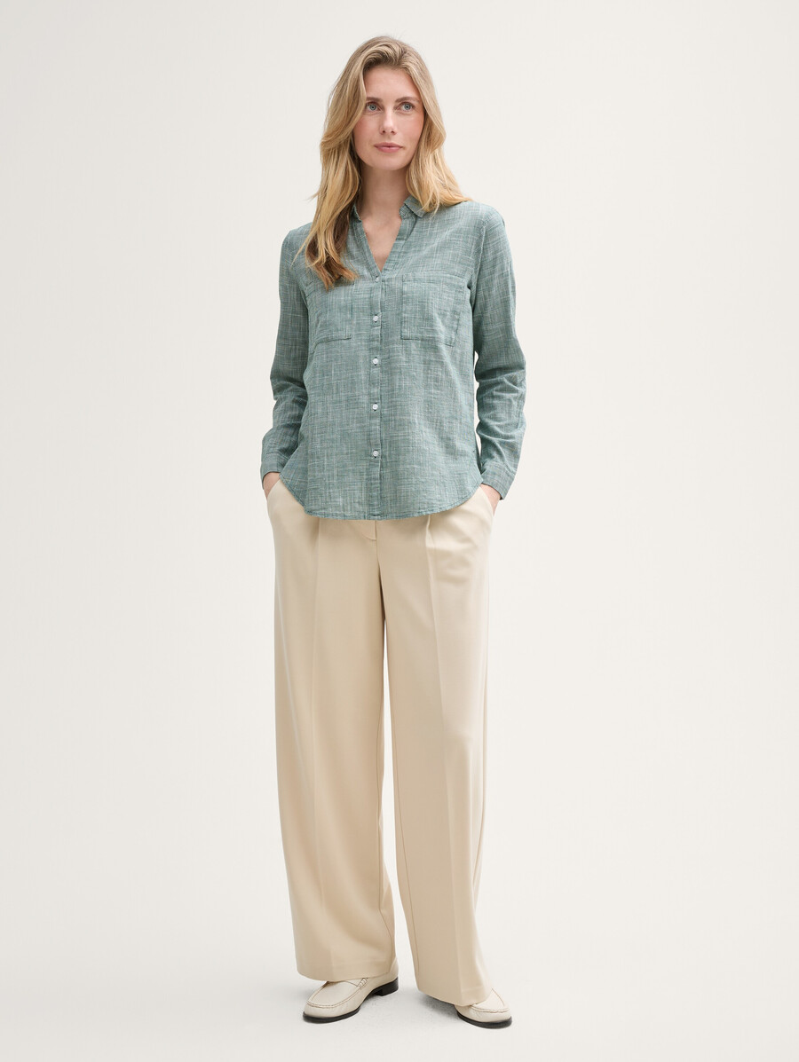 blusa con bolsillos en el pecho