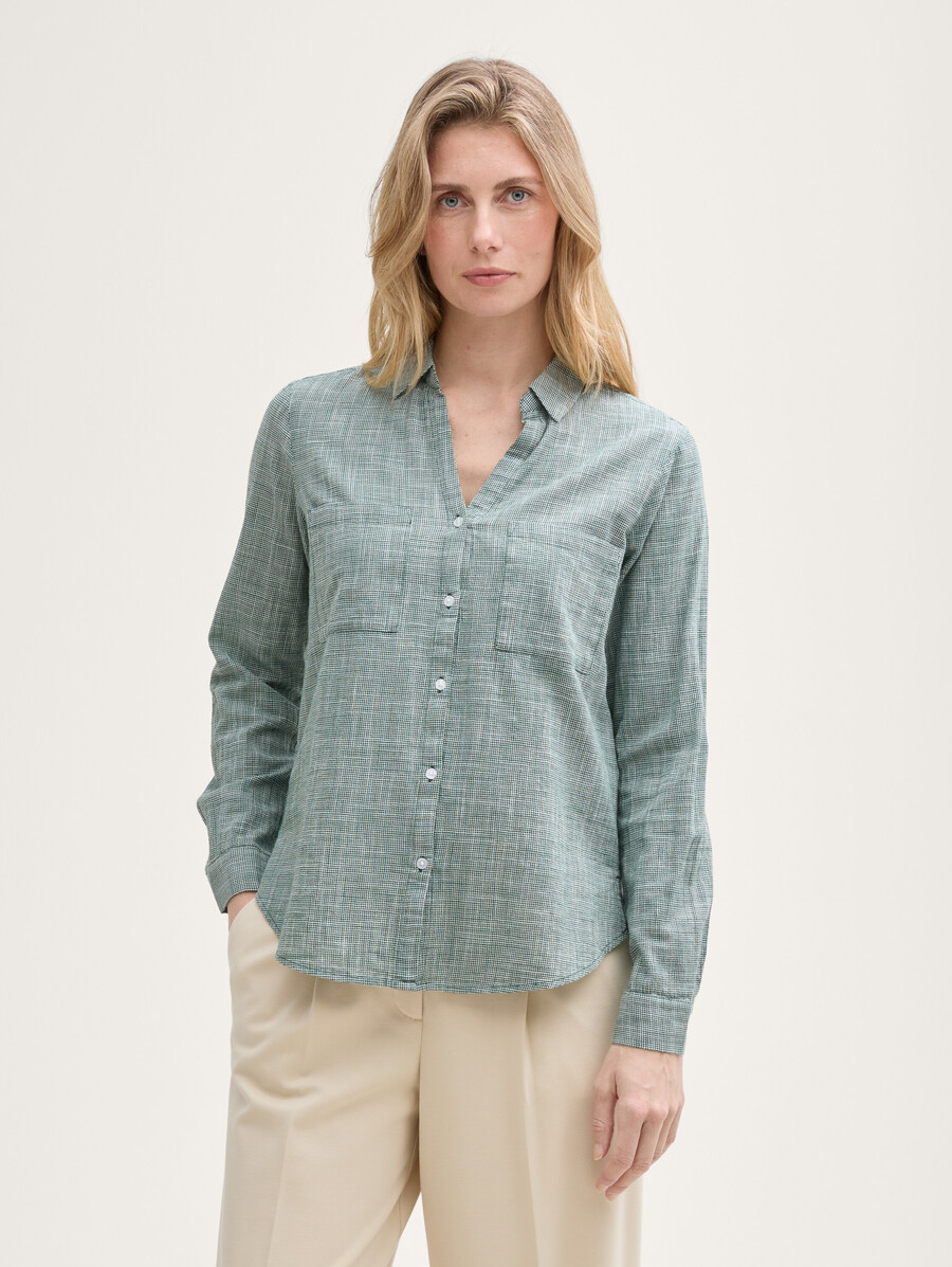 blusa con bolsillos en el pecho