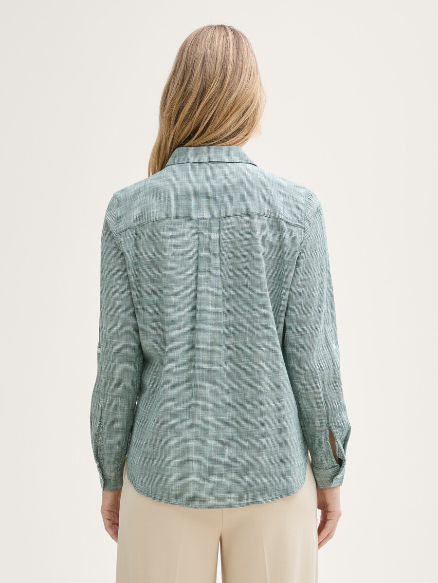 blusa con bolsillos en el pecho