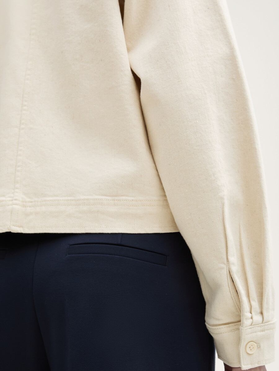 chaqueta tipo sobrecamisa con bolsillos