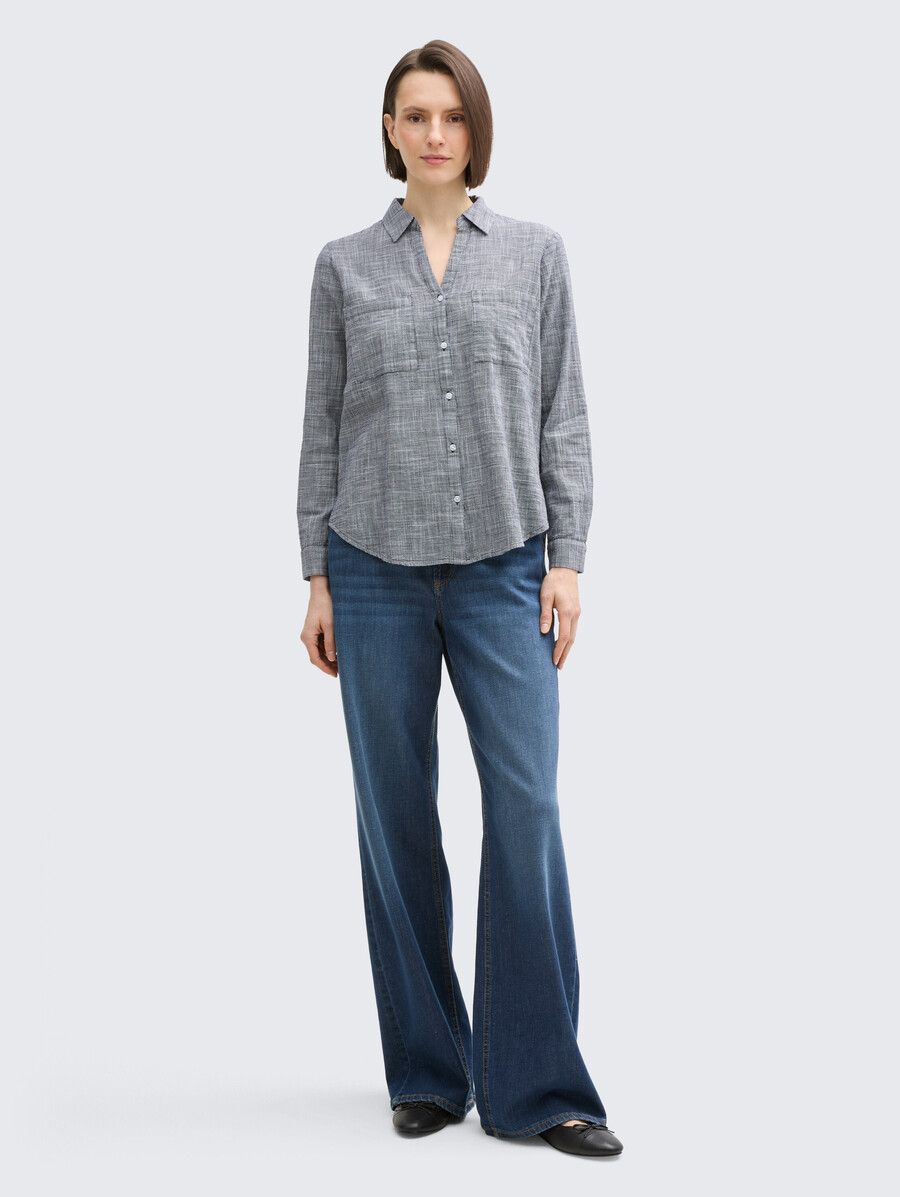 blusa con bolsillos en el pecho