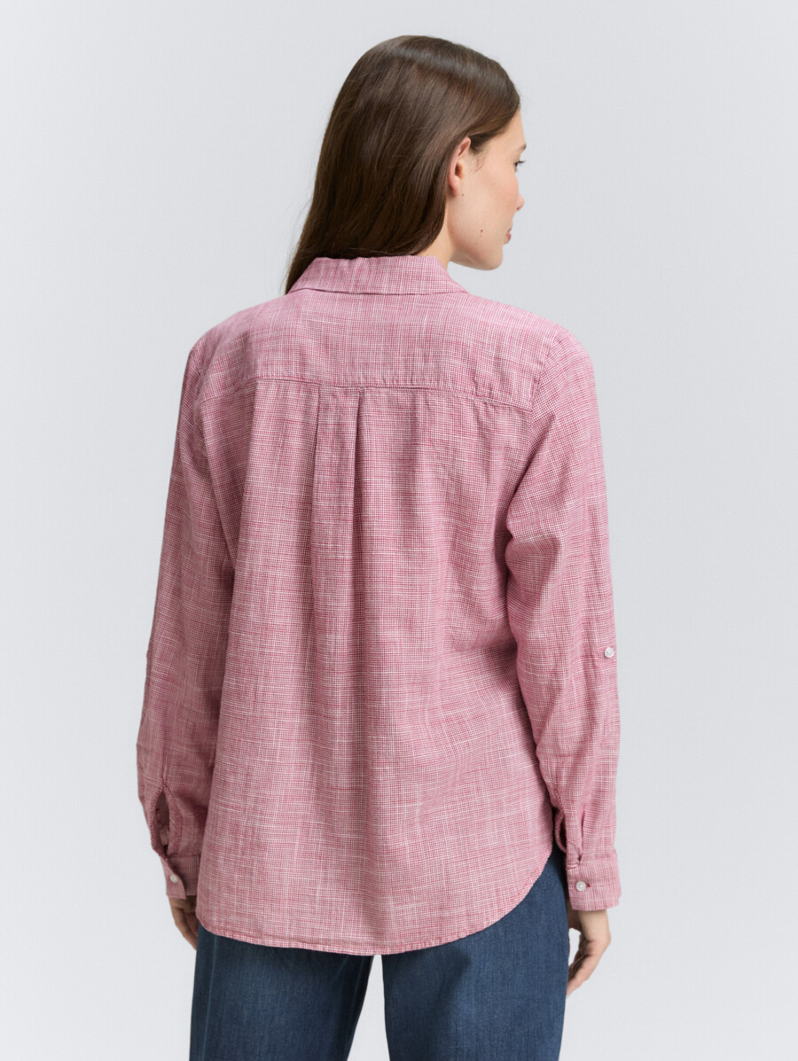 blusa con bolsillos en el pecho