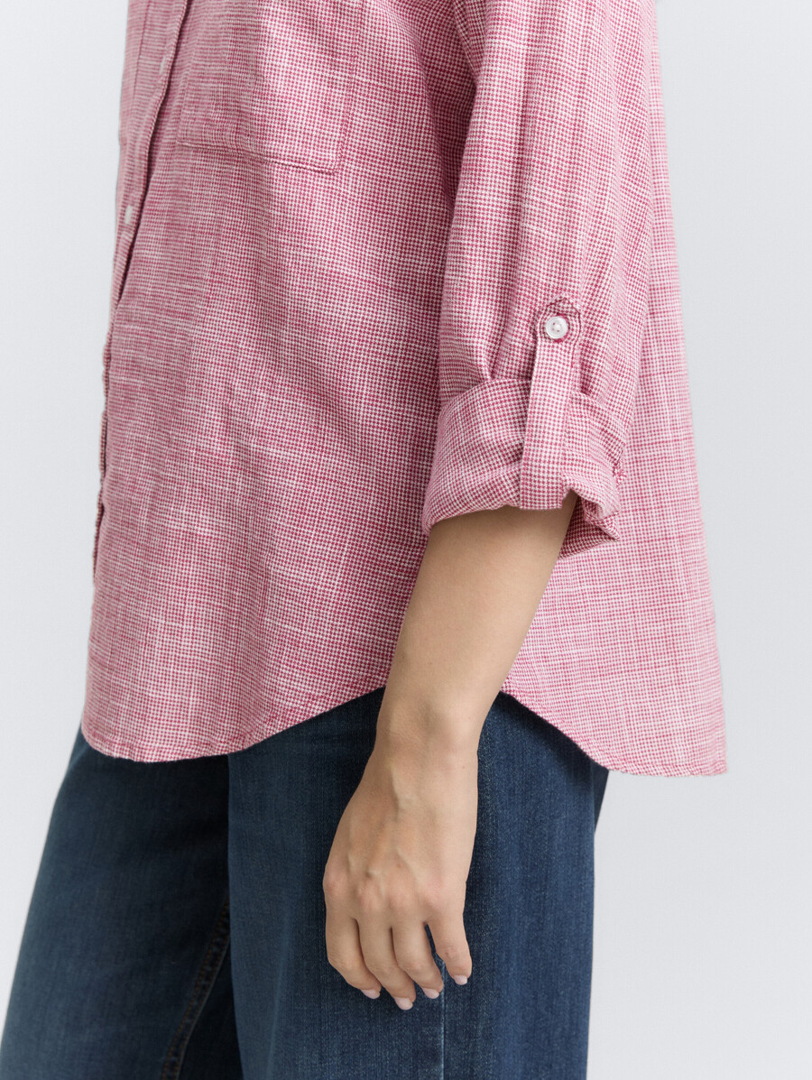blusa con bolsillos en el pecho
