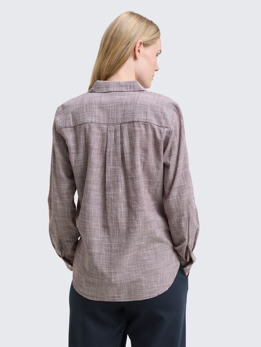 blusa con bolsillos en el pecho