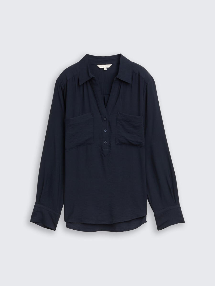 blusa arrugada con bolsillos en el pecho