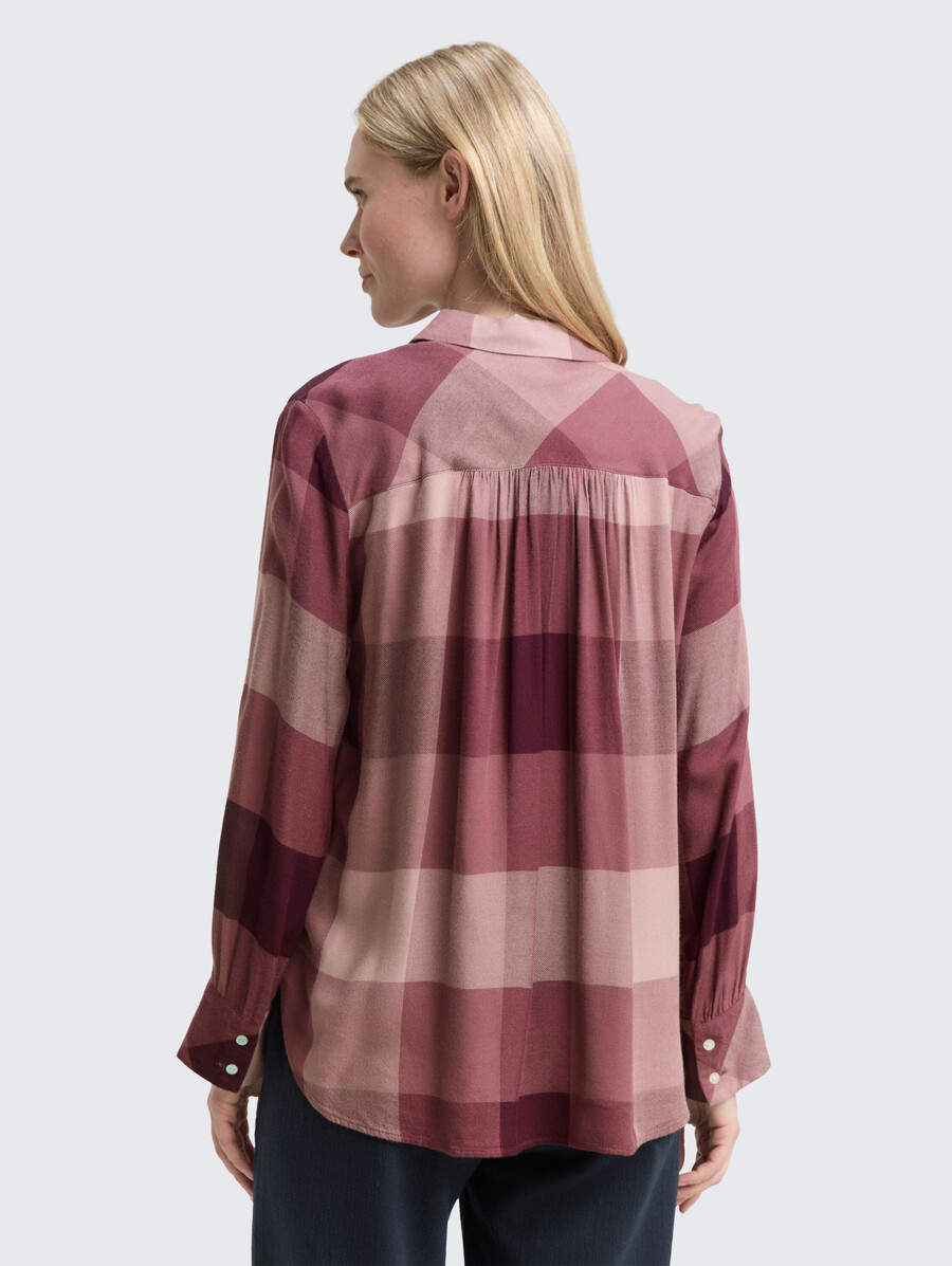 blusa camisera con estampado de cuadros