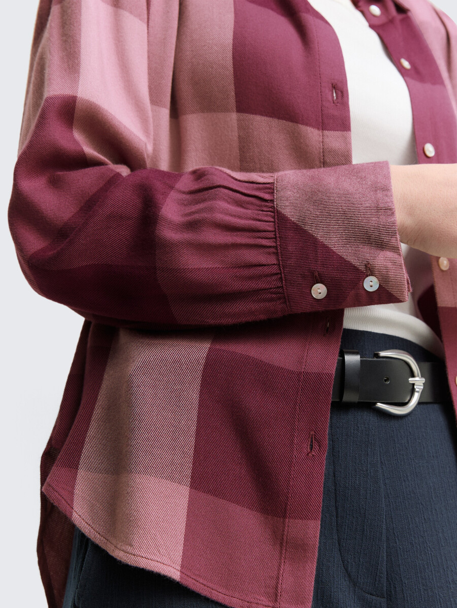 blusa camisera con estampado de cuadros