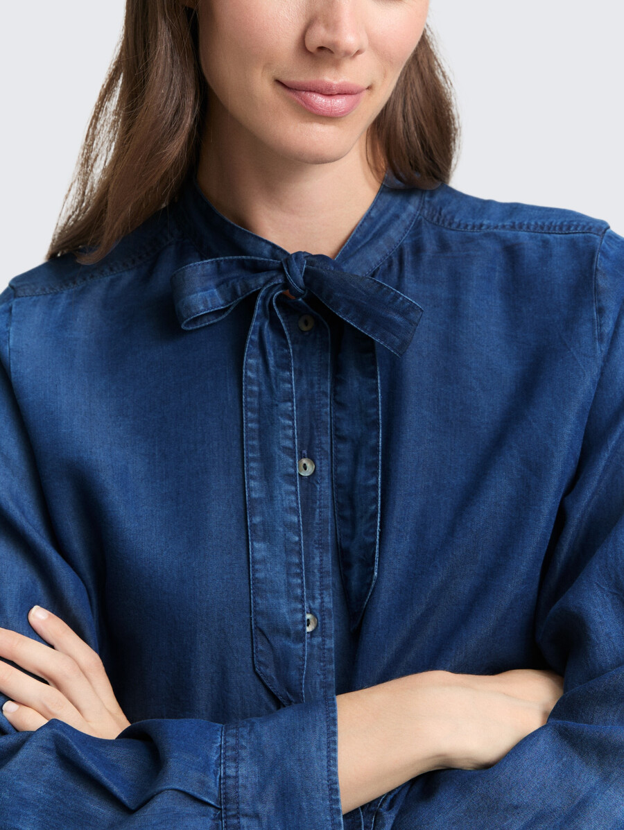 blusa con detalle de lazo