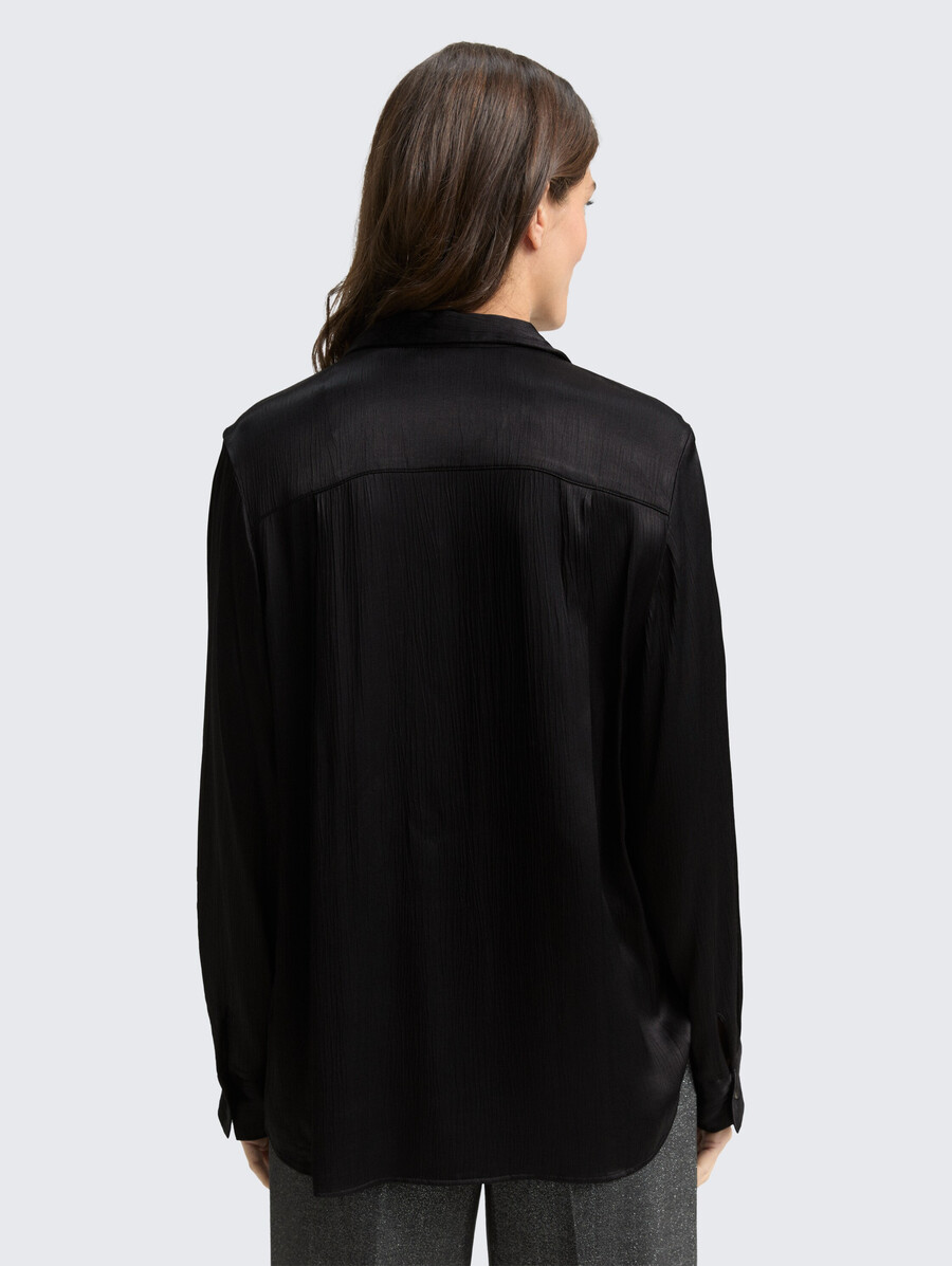 blusa de satén arrugado