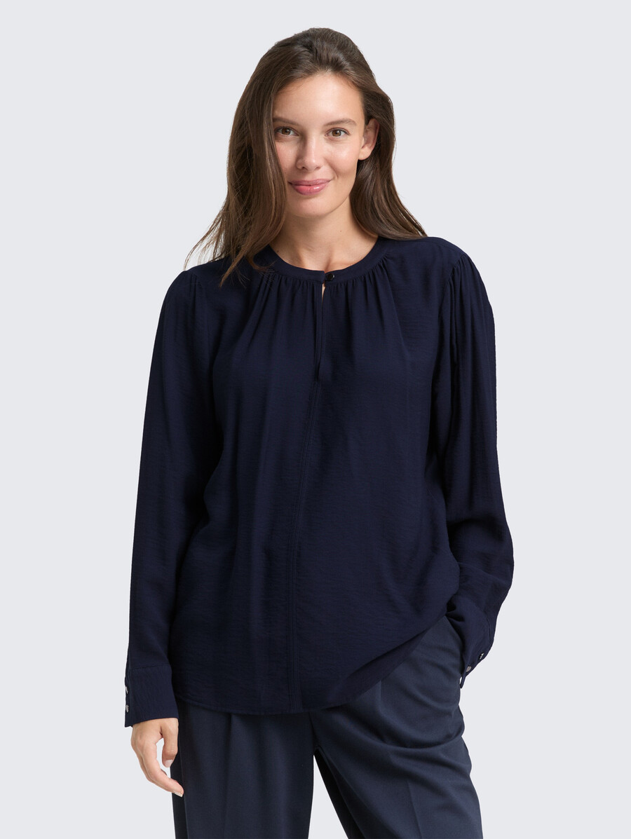 blusa arrugada con volantes