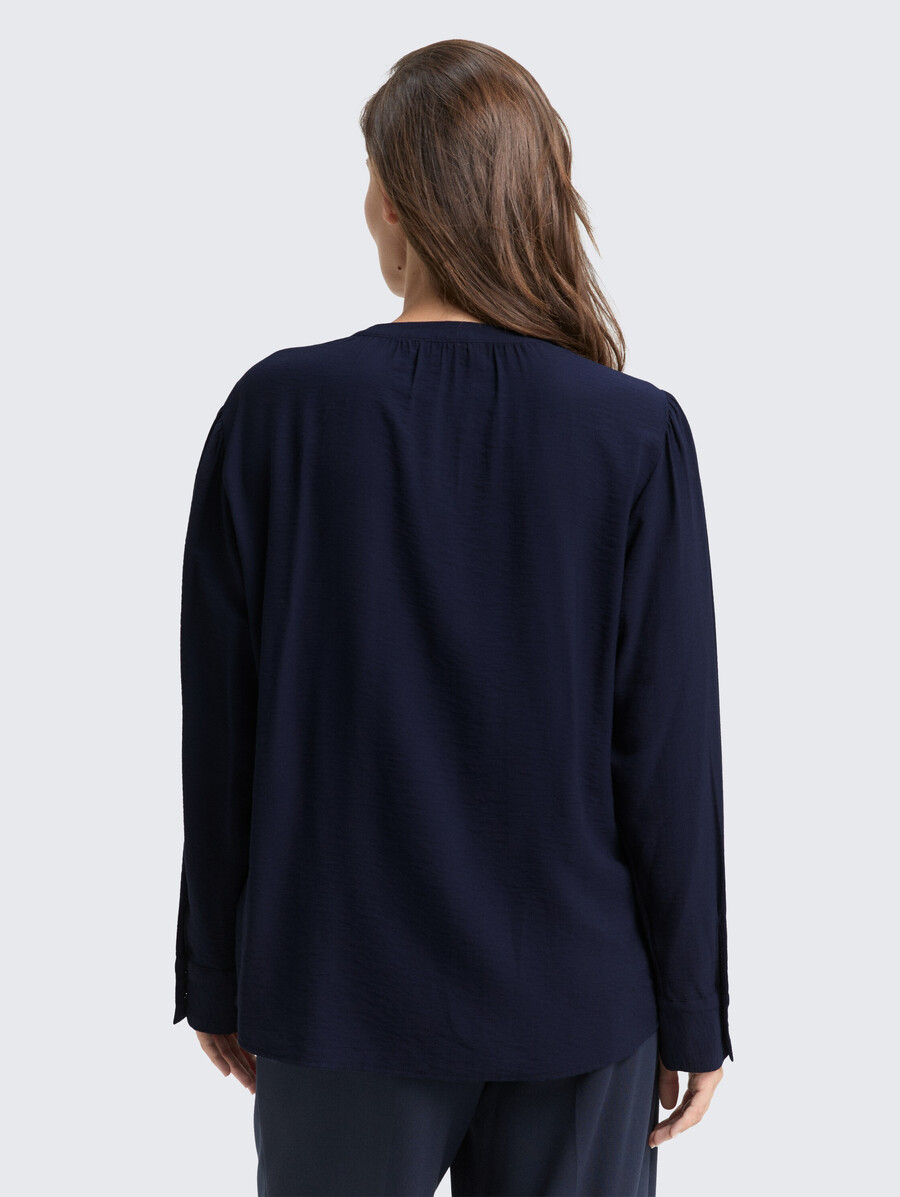 blusa arrugada con volantes