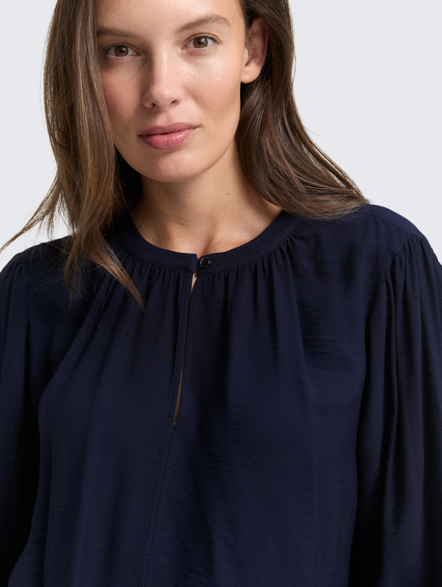 blusa arrugada con volantes