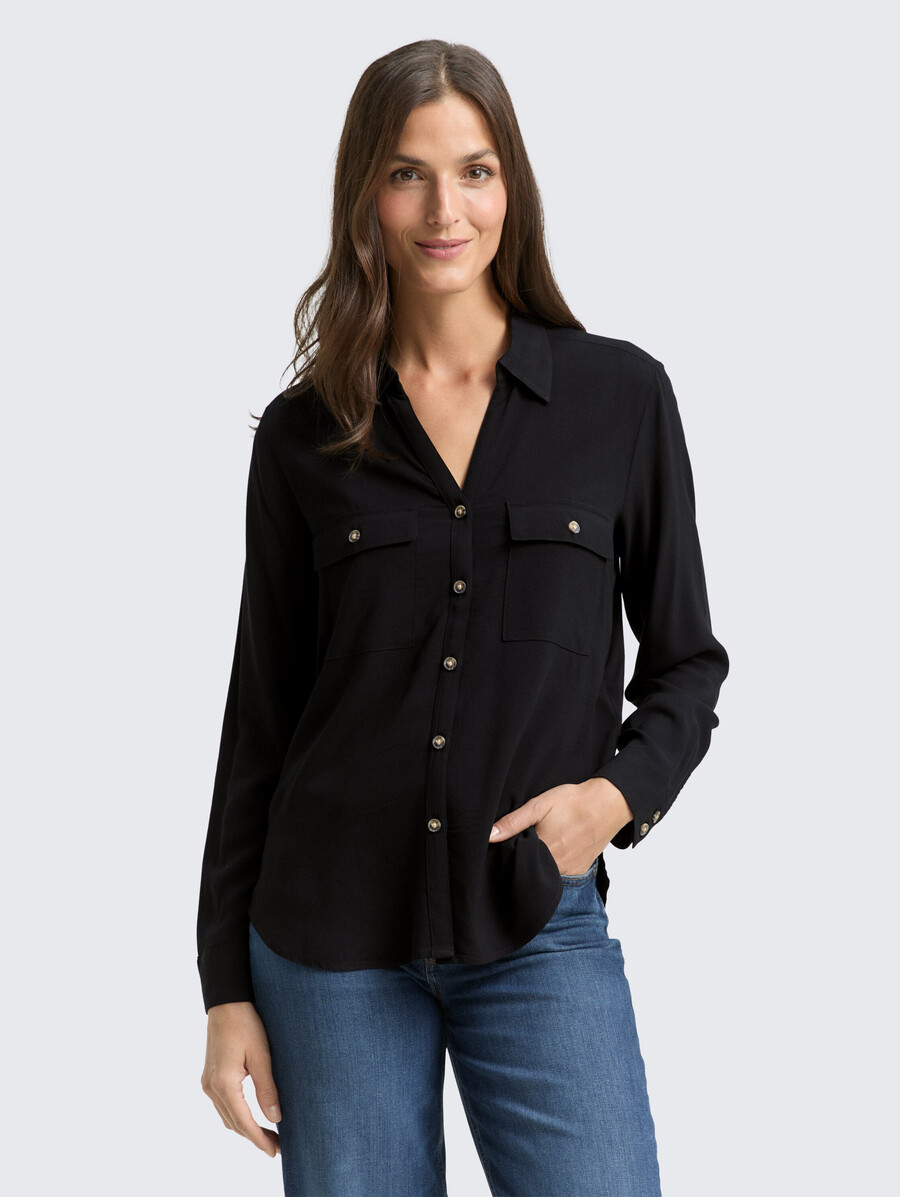 blusa camisera con bolsillos en el pecho
