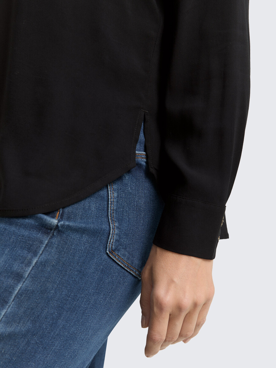 blusa camisera con bolsillos en el pecho