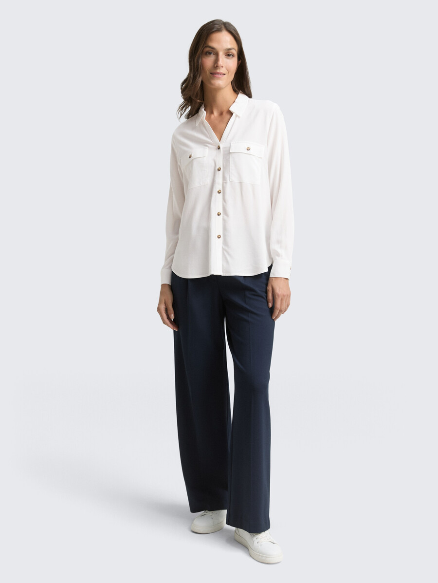 blusa camisera con bolsillos en el pecho