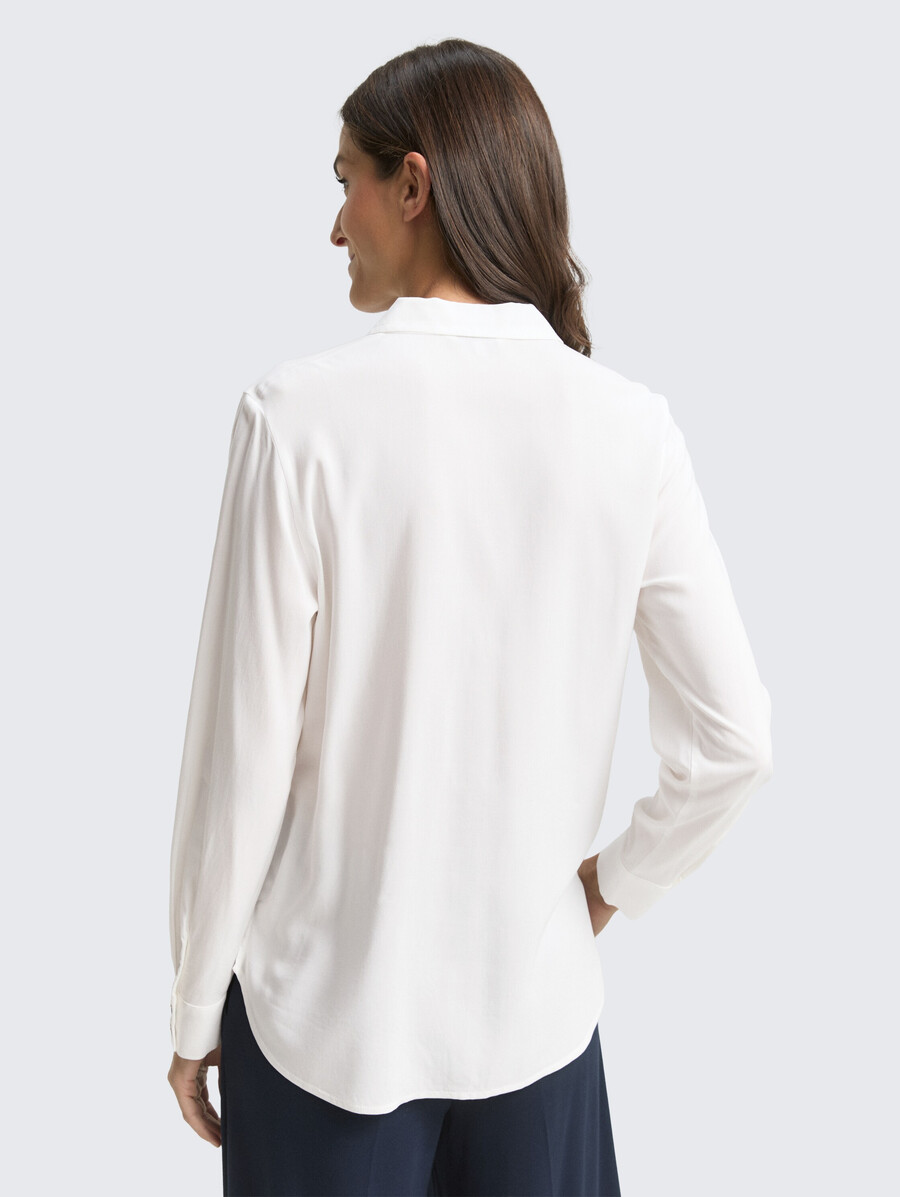 blusa camisera con bolsillos en el pecho
