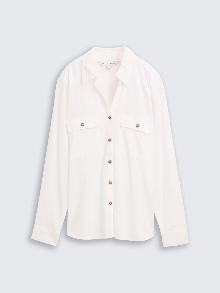 blusa camisera con bolsillos en el pecho