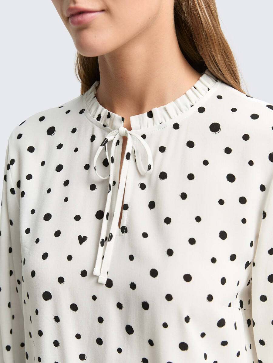 blusa con estampado de lunares