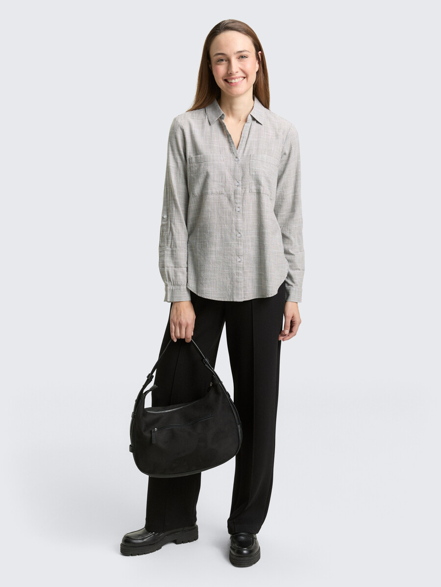 blusa con bolsillos en el pecho