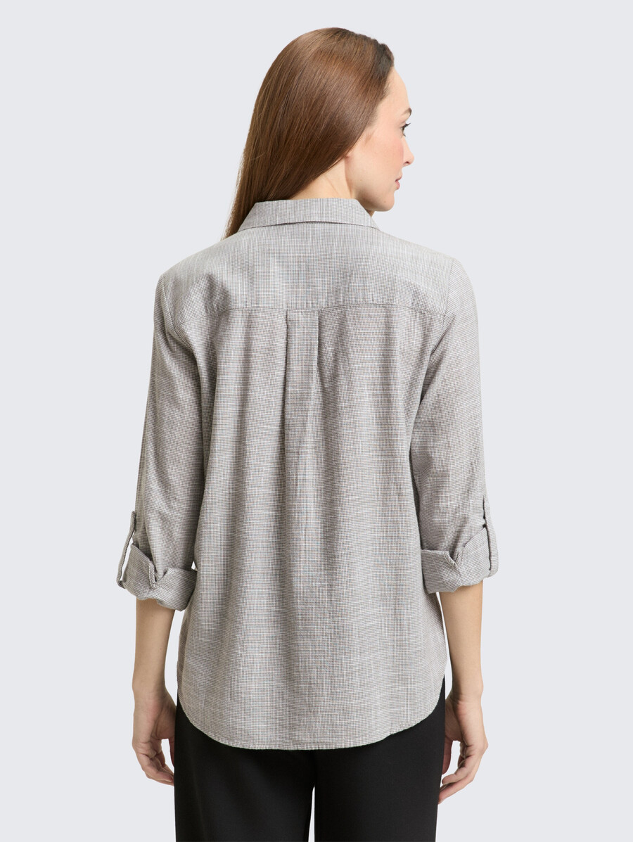 blusa con bolsillos en el pecho