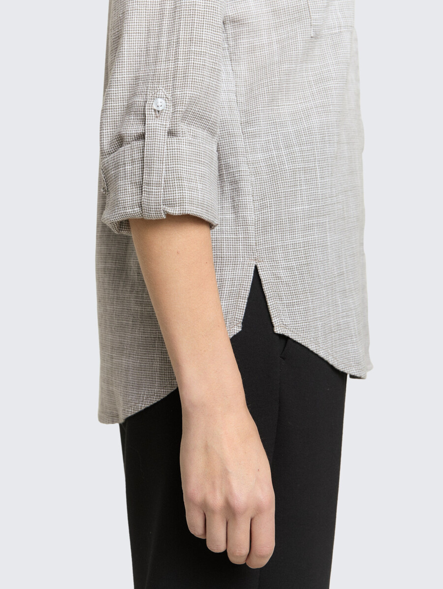 blusa con bolsillos en el pecho